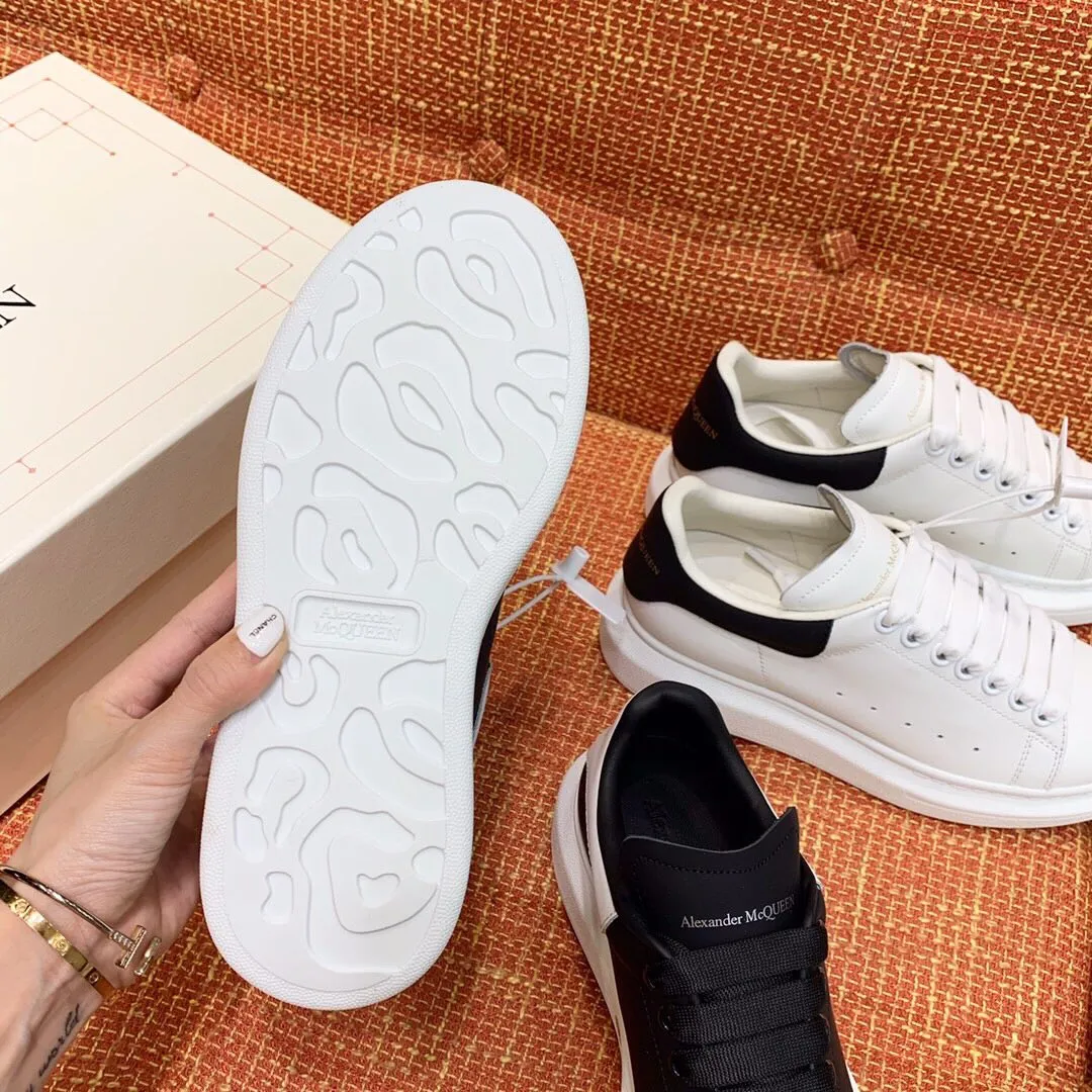 👟👟Ex-factory price 480👟👟 Men's size +10 High-quality upgraded version🔥Real shot of Alexander McQUEEN (McQueen)🎉The highest quality silk cowhide version on the market🎊, imported water-dyed sheepskin inside, counter 1:1 replica, star style T stage catwalk, a must-have for fashionistas , the original high-temperature and ultra-clear air compressor logo on the foot, absolutely counter-matched version, the arc of the back bag is truly genuine 0⃣️ difference, using an exclusive privately molded double-layer vacuum outsole, which is light on the foot and has excellent rebound! Running🏃✈️The first choice item for outdoor sports💅💅Trend and fashion coexist📣 Women’s style: 35-39, Men’s style: 39-44